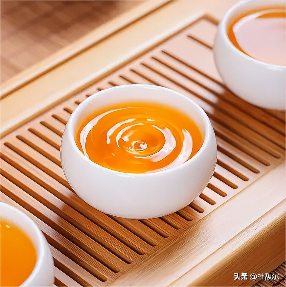 夏天的第一杯茶饮 (分享夏天第一杯奶茶)