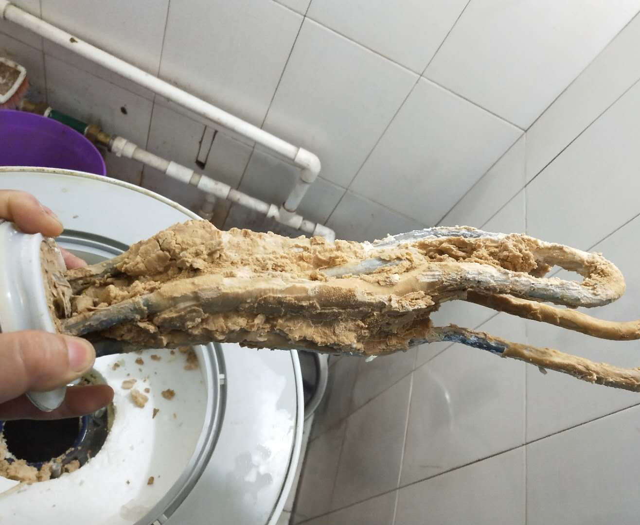 电热水器漏水维修方法,电热水器里面漏水怎么维修