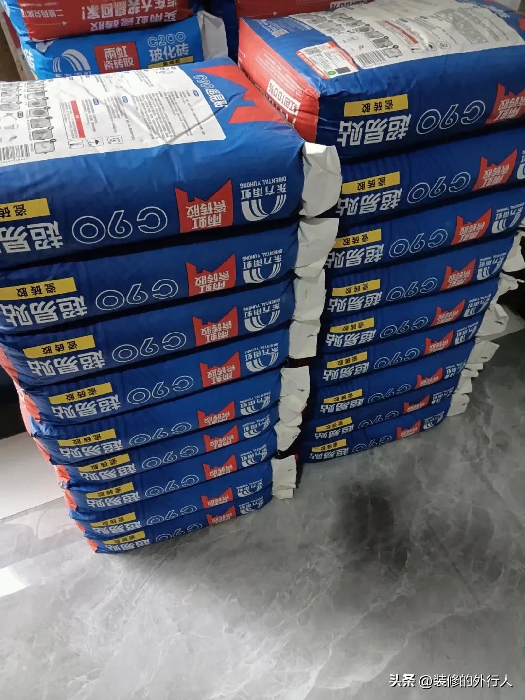 贴瓷砖水泥和瓷砖胶哪个好,瓷砖到底用水泥好还是瓷砖胶好