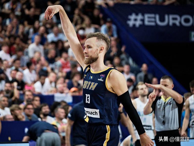 东契奇圣诞大战砍50分惊呆nba,东契奇三双难救主