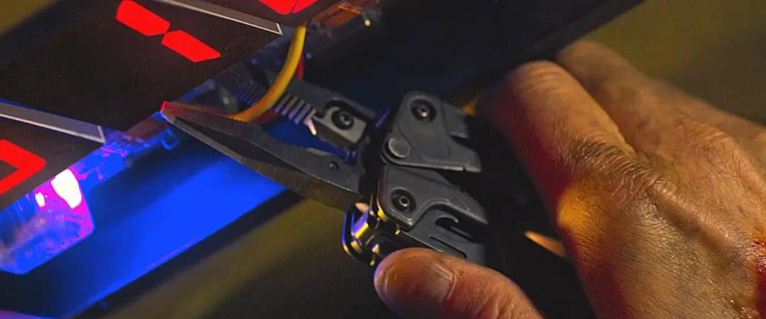 无间道另外一个版本结尾,无间道三部里面最出彩的人物