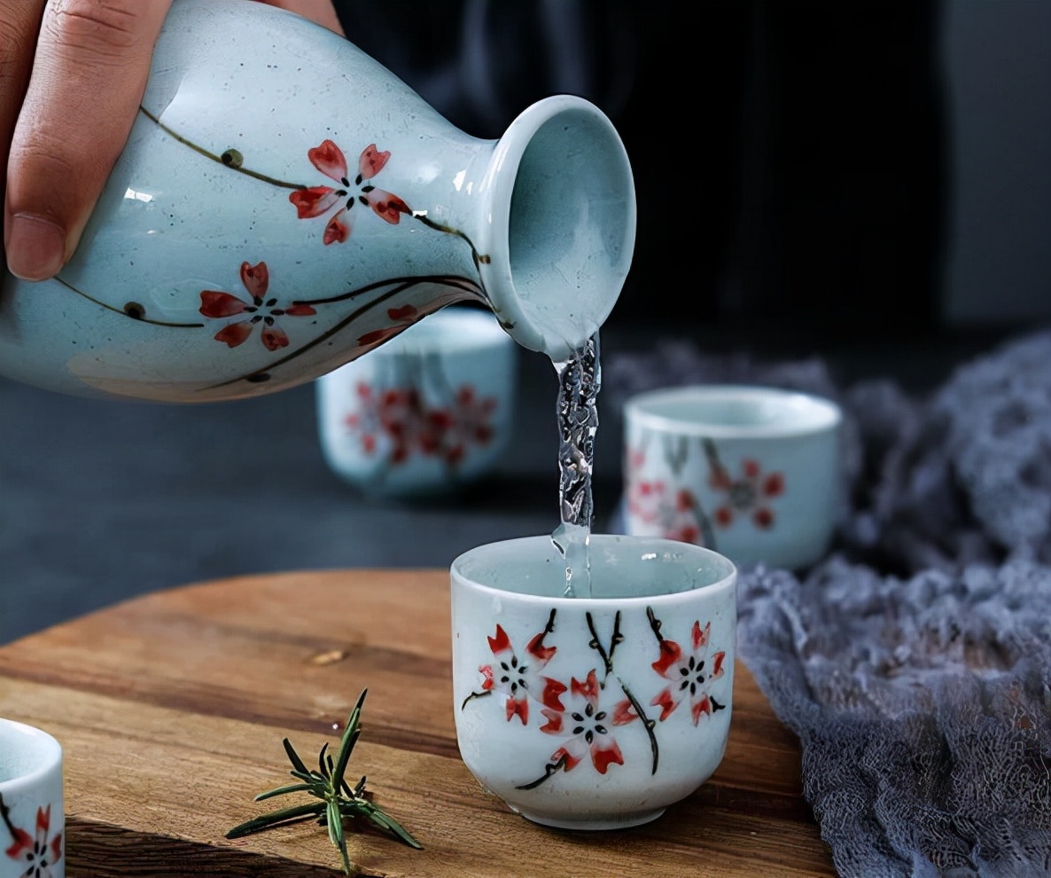 日本清酒喝起来苦吗,日本清酒很烈吗