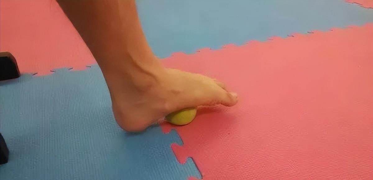 康复师教我怎么矫正扁平足,扁平足十大康复训练