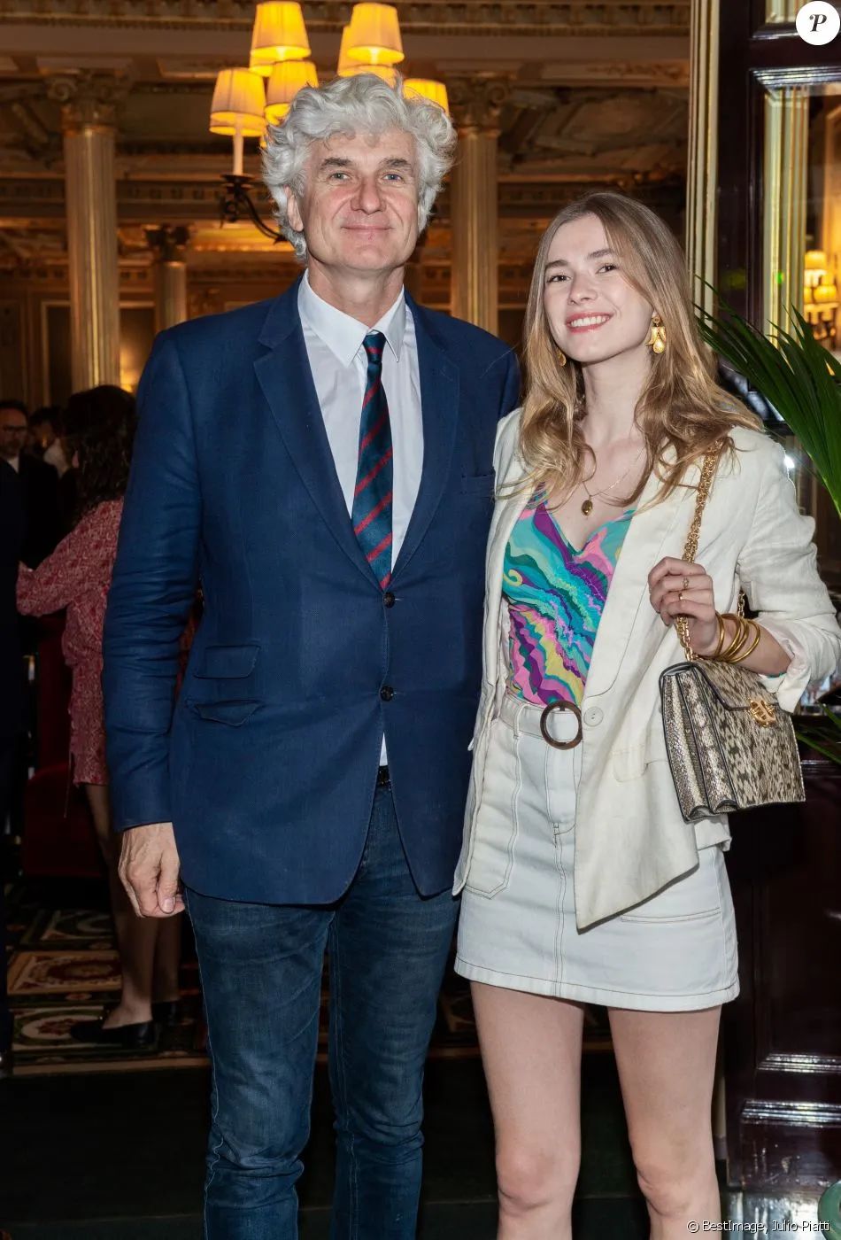 顶豪找贵族，LV家小公子的女友原来是伯爵之后…