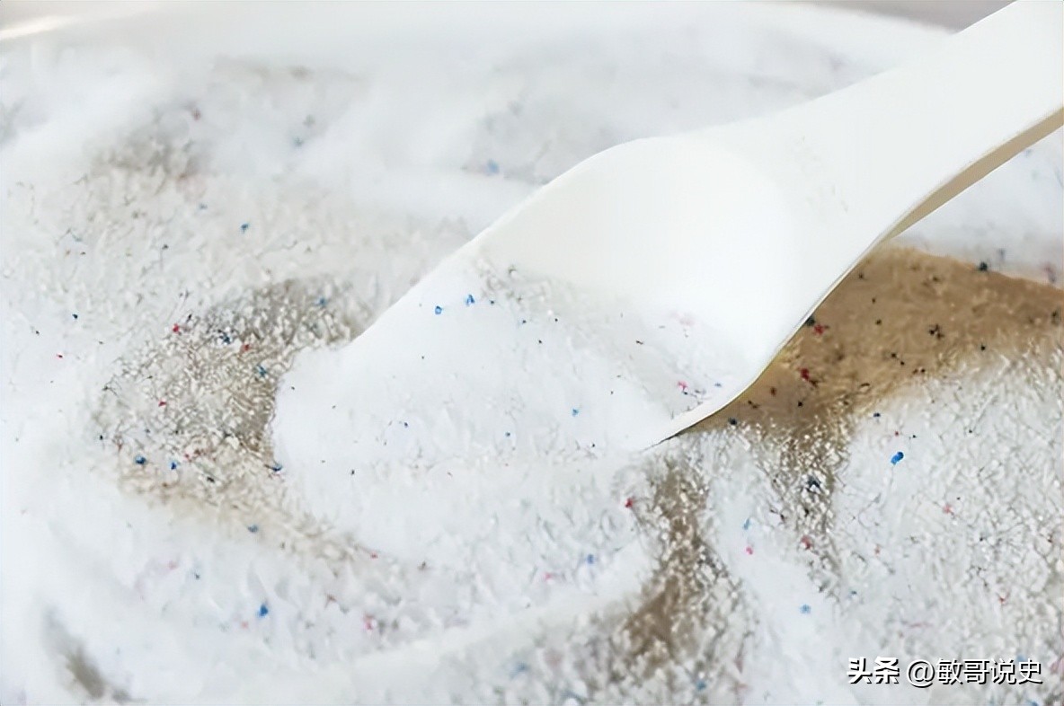 衣物有污渍可马上清洁干净,衣物怎么样洗像新的一样