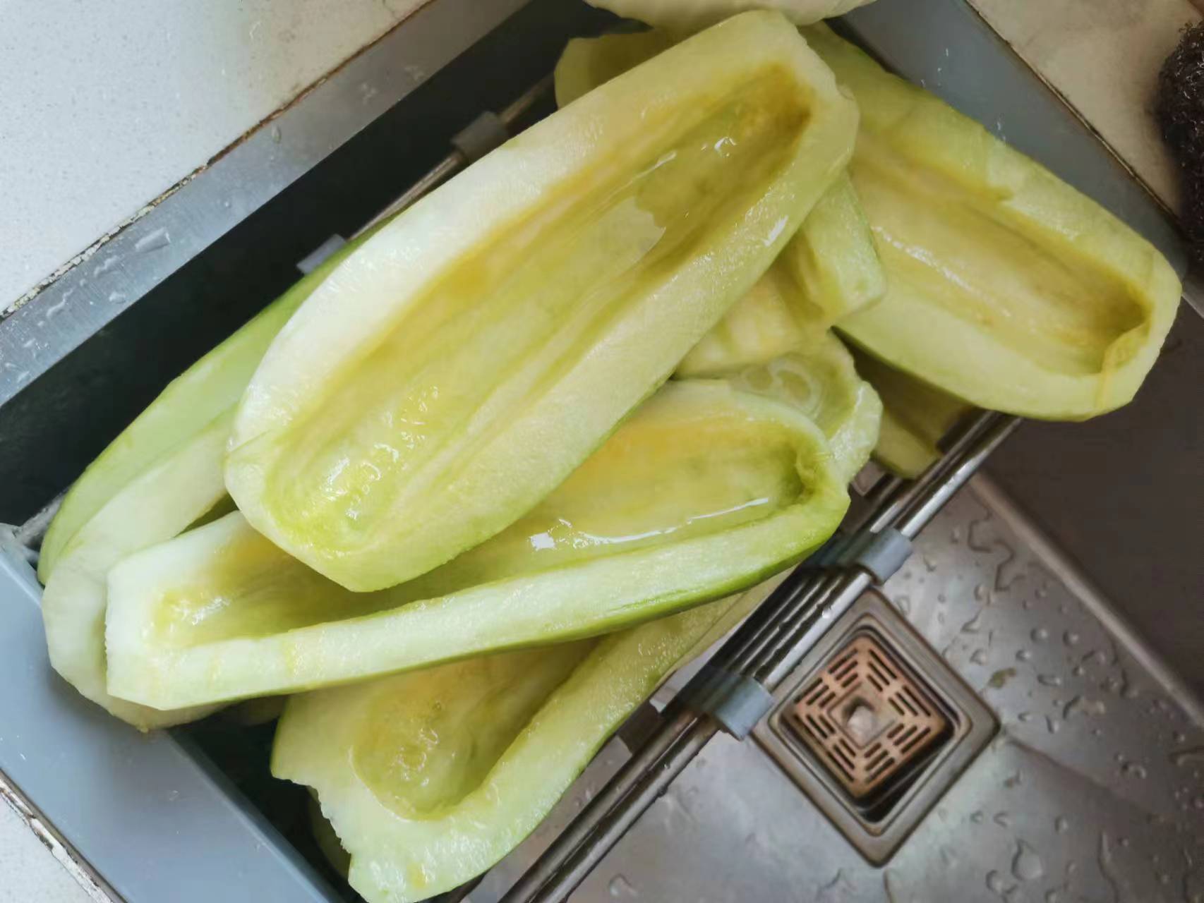 怎么做甜瓜不甜,甜瓜不甜怎么做菜用