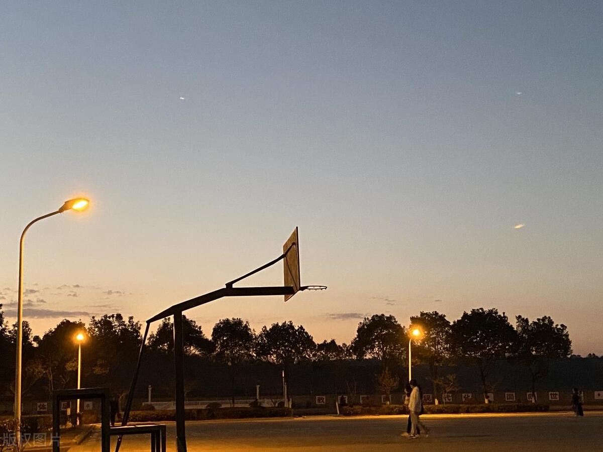 离开校园生活两年了继续读书,离开校园十年了