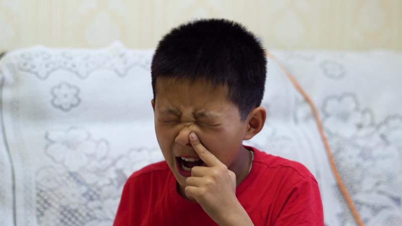 半夜过敏性鼻炎鼻塞流鼻涕怎么办,过敏性鼻炎流鼻涕鼻塞推拿