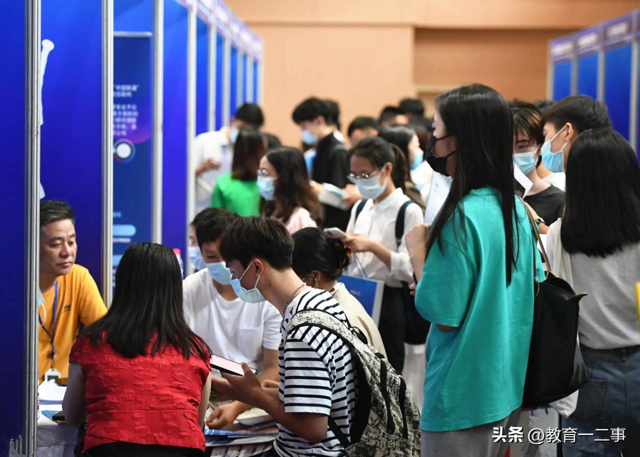 高三就业前景好的专业,读文科哪些专业好就业工资高