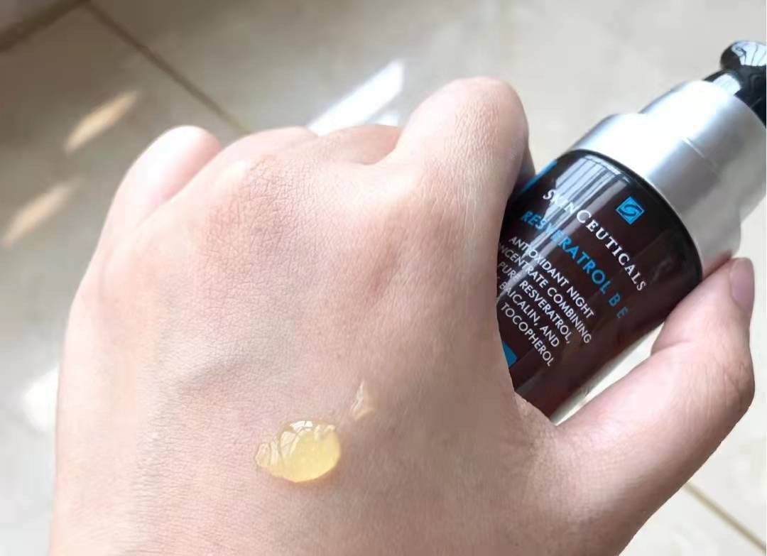 娇韵诗精华和雅顿金胶哪个好用,娇韵诗补水精华哪个系列好用