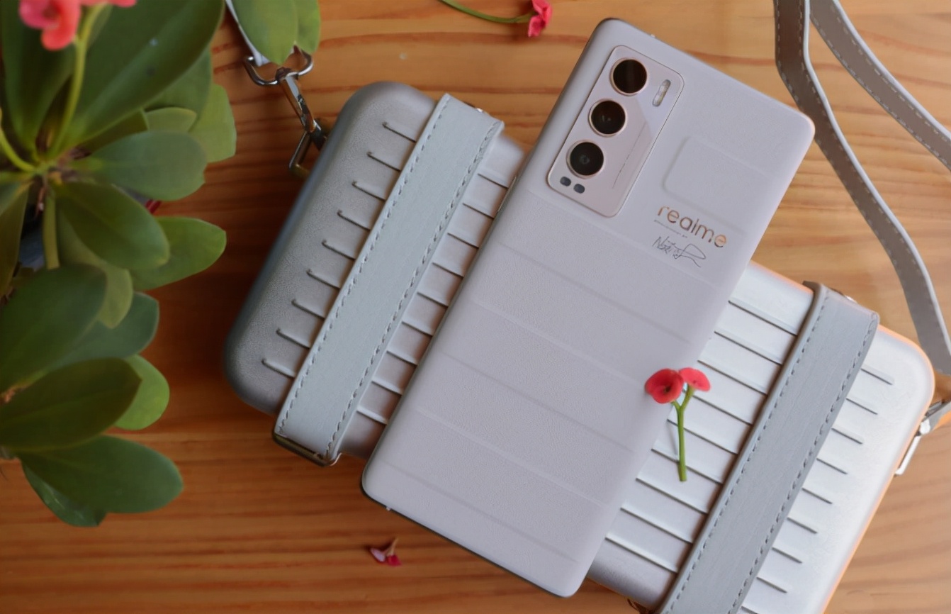 目前最值得入手的手机推荐一下,手机目前最值得入手的一款手机