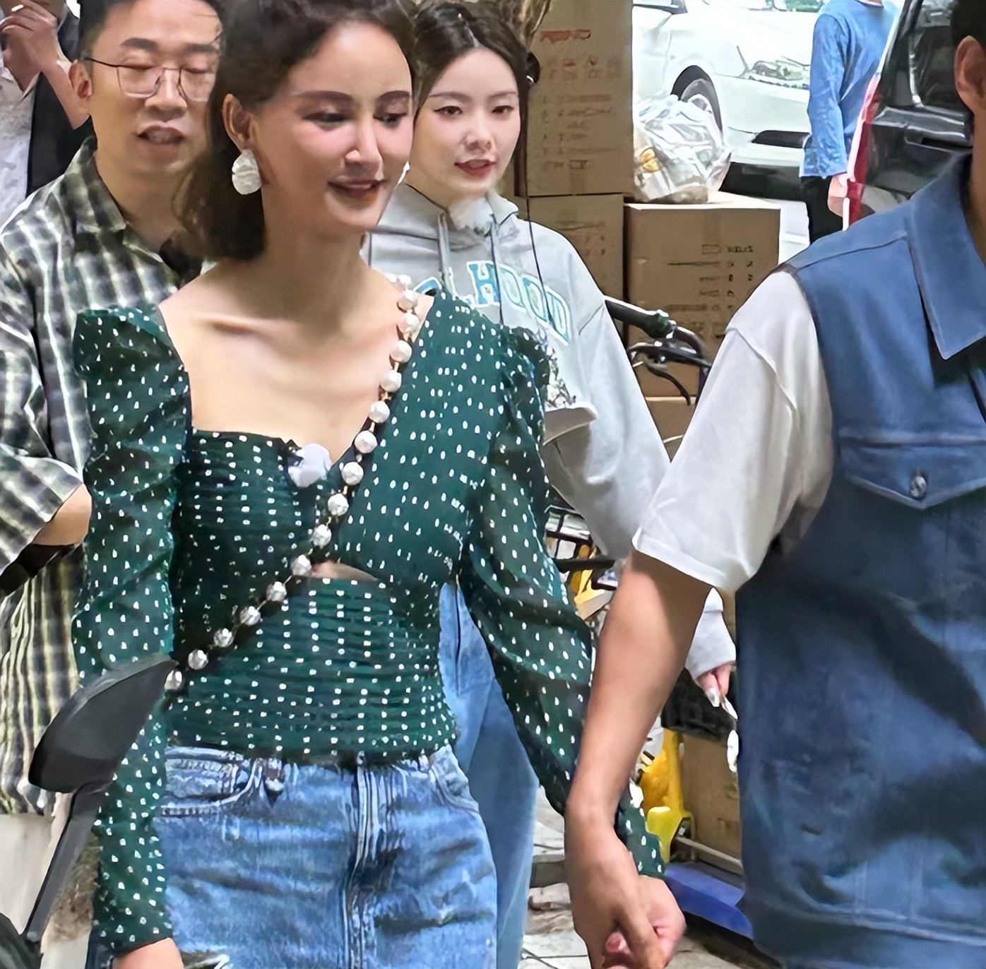 张歆艺瘦成纸片人,张歆艺瘦到脱相变纸片人