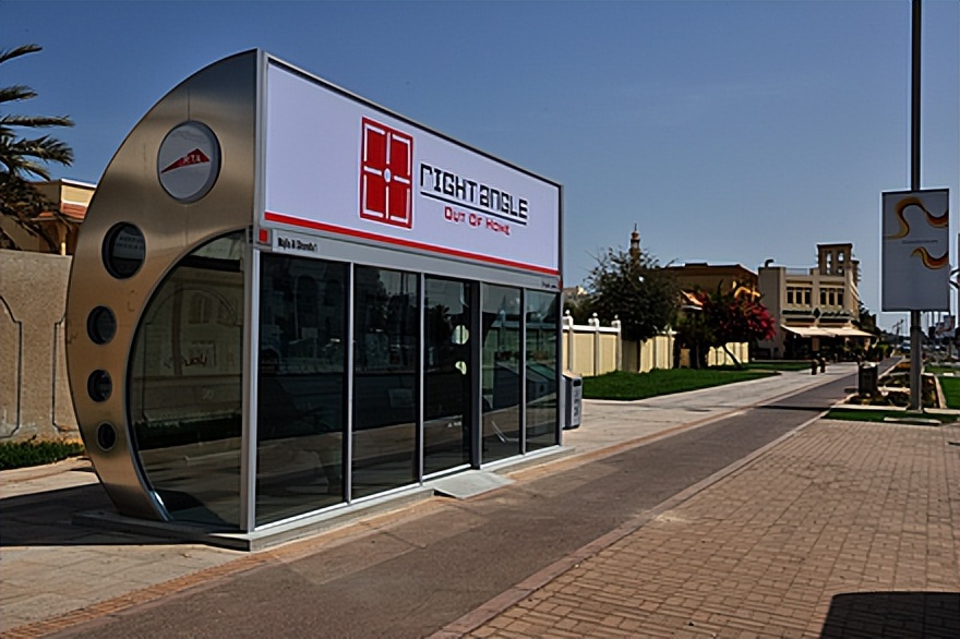 沙漠之城迪拜简介,迪拜天空之城下雨打雷了吗