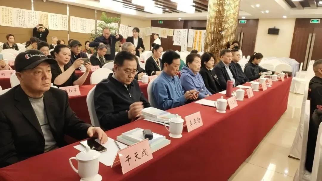 真诚·真情与真理——读屈全绳散文集《解甲楼回眸》的几点感想