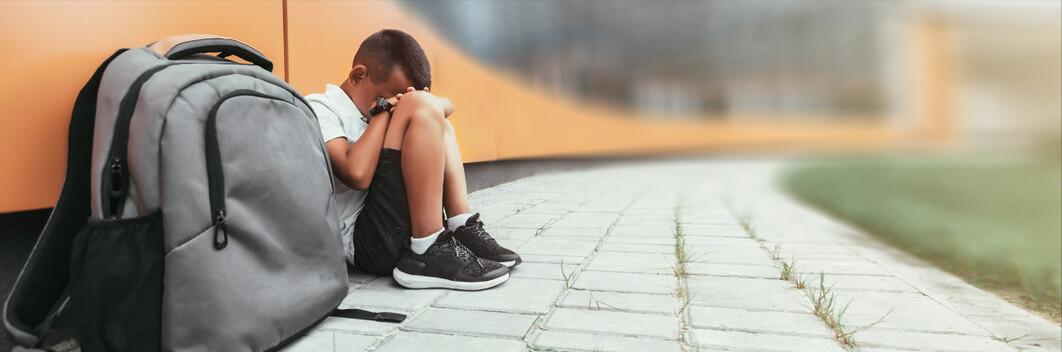 孩子小学在学校孤单没有朋友,孩子很孤独在学校没朋友