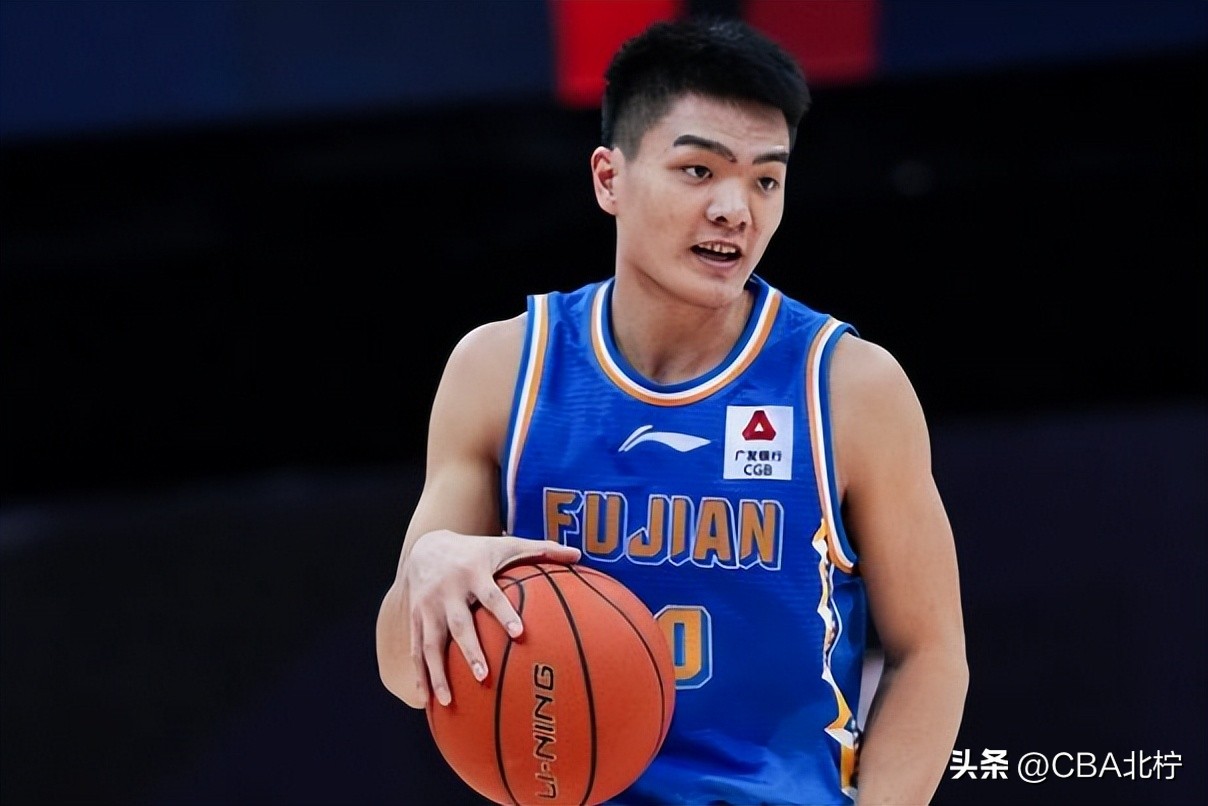 CBA三消息：首钢续约大连猛将，广东追逐黎伊扬，辽宁三雄将离队