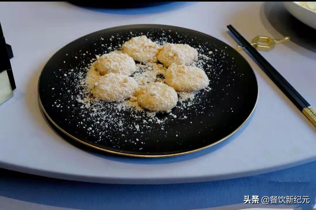 北方小伙去福州网红餐馆吃饭,一块萝卜500元,网友:智商税