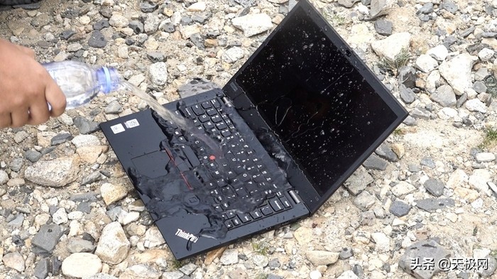 笔记本键盘玩起来难受,笔记本键盘太高手腕会不舒服吗