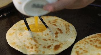 一款一年四季都可以煎烤炸的小吃,藏在小巷子里的人气小吃