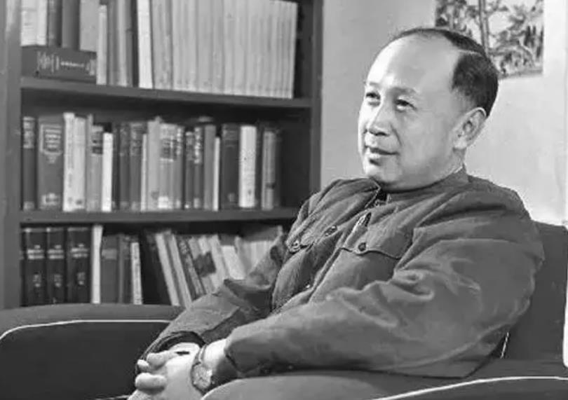 周总理用一张香烟盒，让美国放归钱学森，并发出句载入史册的感慨