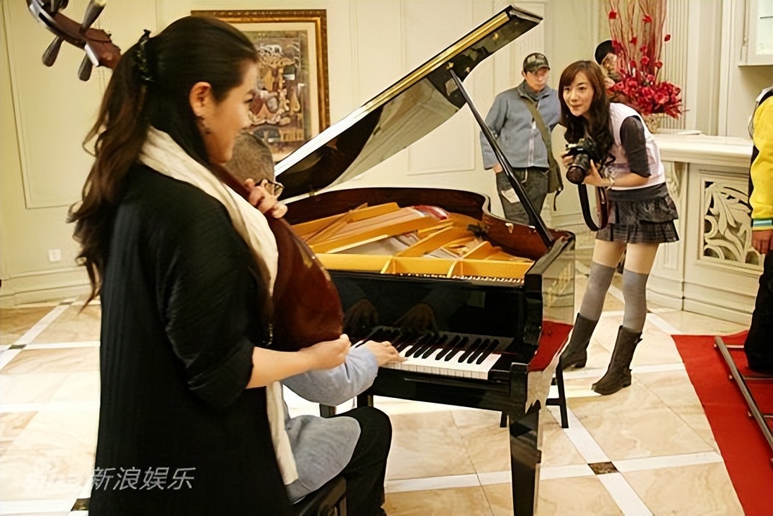 钢琴家刘诗昆：78岁娶女徒弟，81岁升级当爸爸，一家三口其乐融融