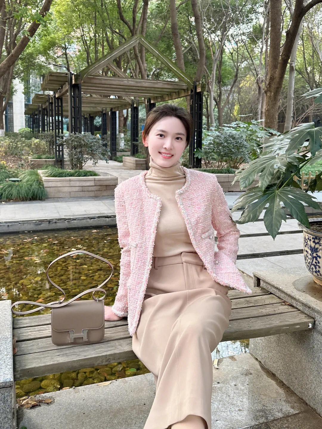 小香风外套高级洋气小个子穿,气质减龄穿搭小香风外套时尚潮流