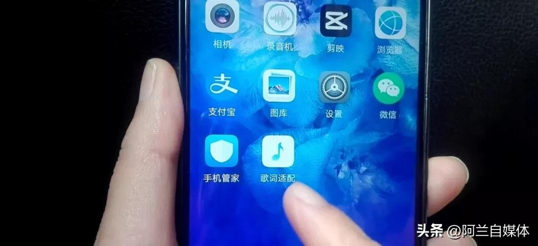 怎样把喜欢的歌曲设置成来电铃音,如何把喜欢的歌曲设置手机铃声