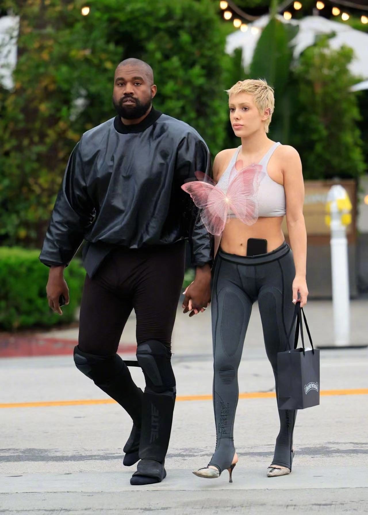 坎爷和24岁新欢出街秋裤,坎爷带妻子出门