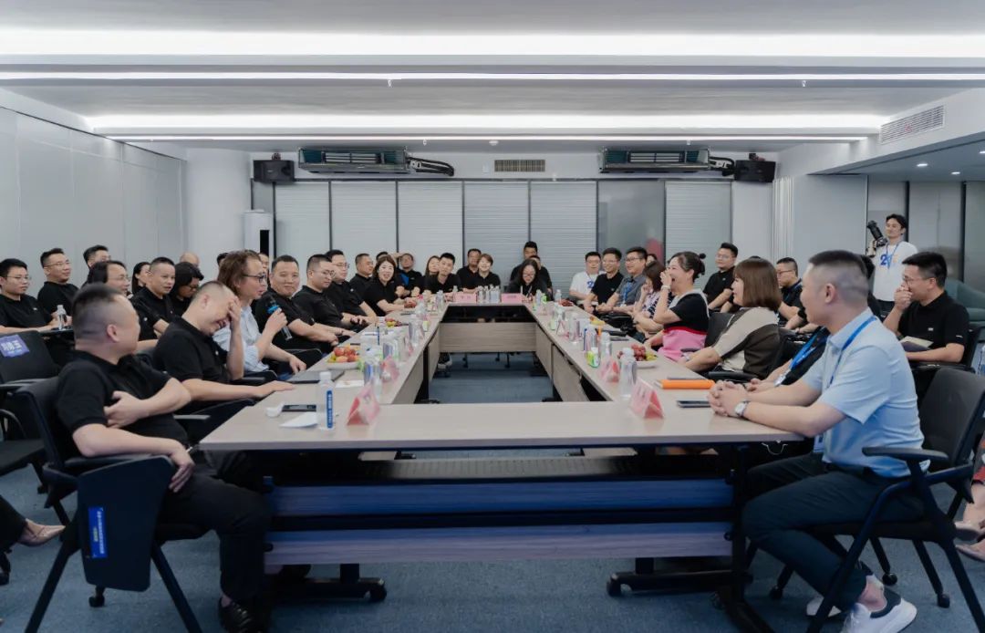 参观交流|杭州市装协携中博装饰一行参访千思