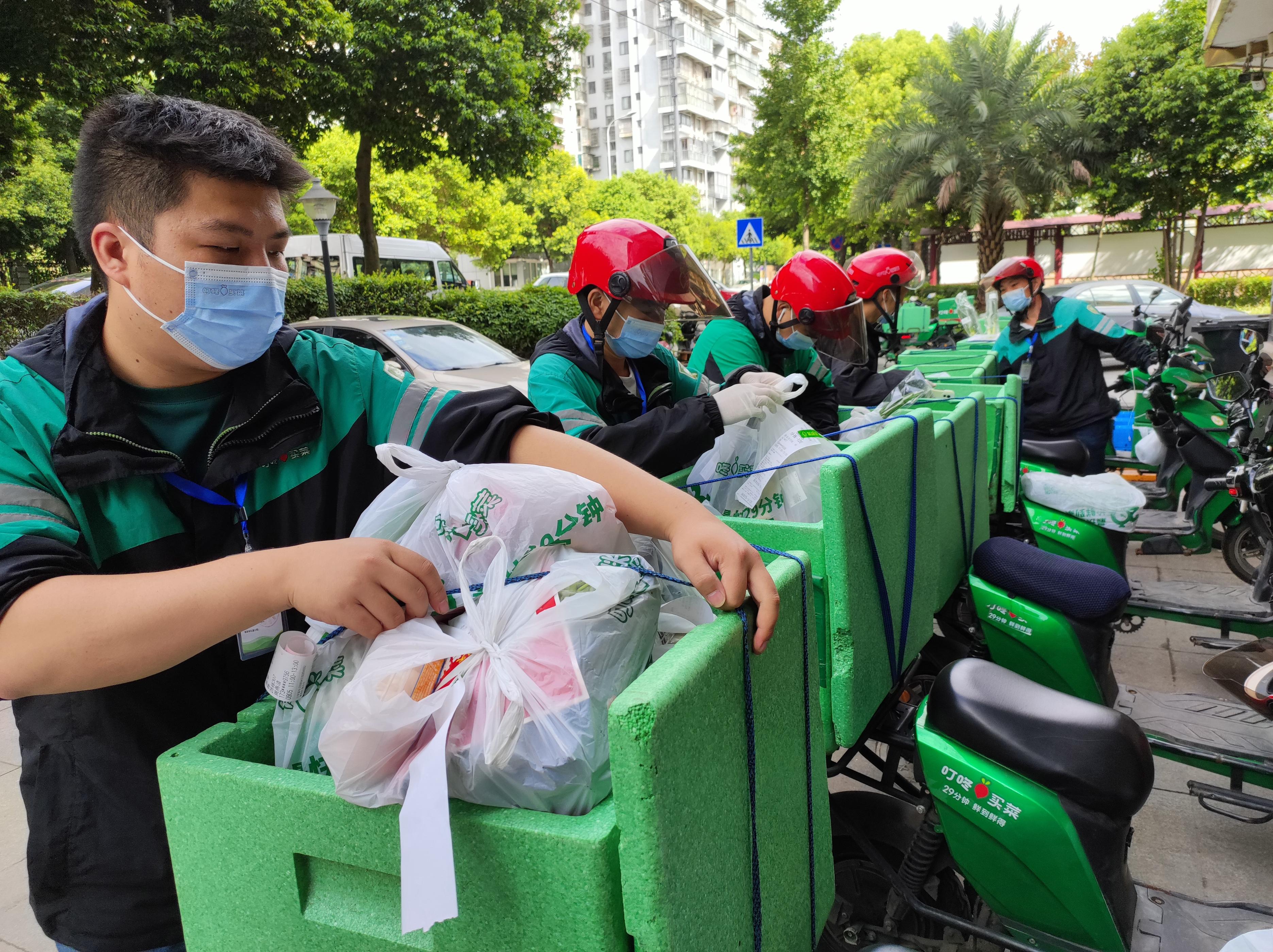 战疫一线外卖骑手,防疫一线送餐员