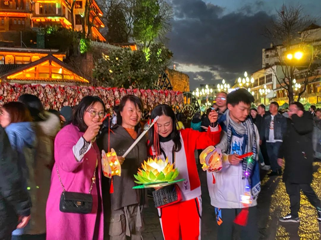 丽江古城花灯,元宵花灯夜空中最亮的星