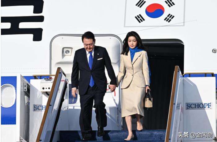 韩第一夫人穿军装被批抢总统风头,韩第一夫人穿军装被批