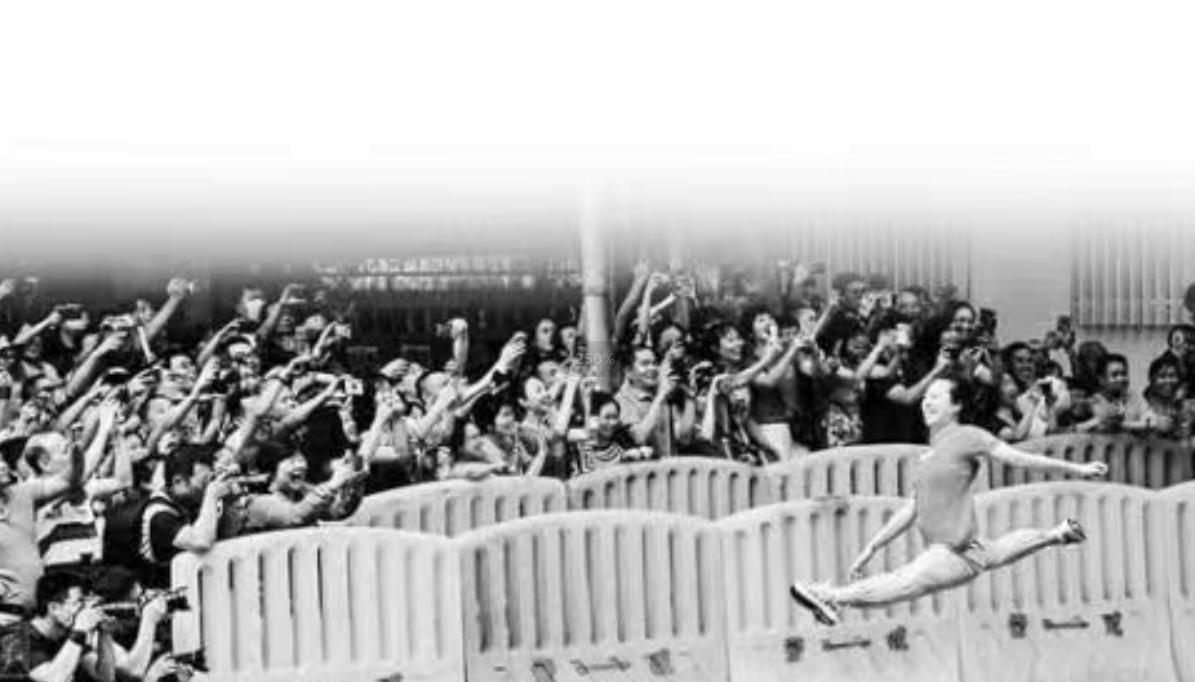 高考跳一字马女生成绩,高考第一个跑的女孩一字马