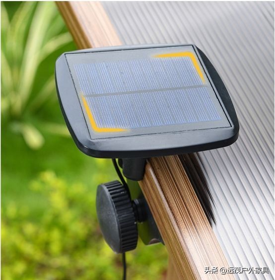 庭院秋千旁边放什么,庭院里秋千