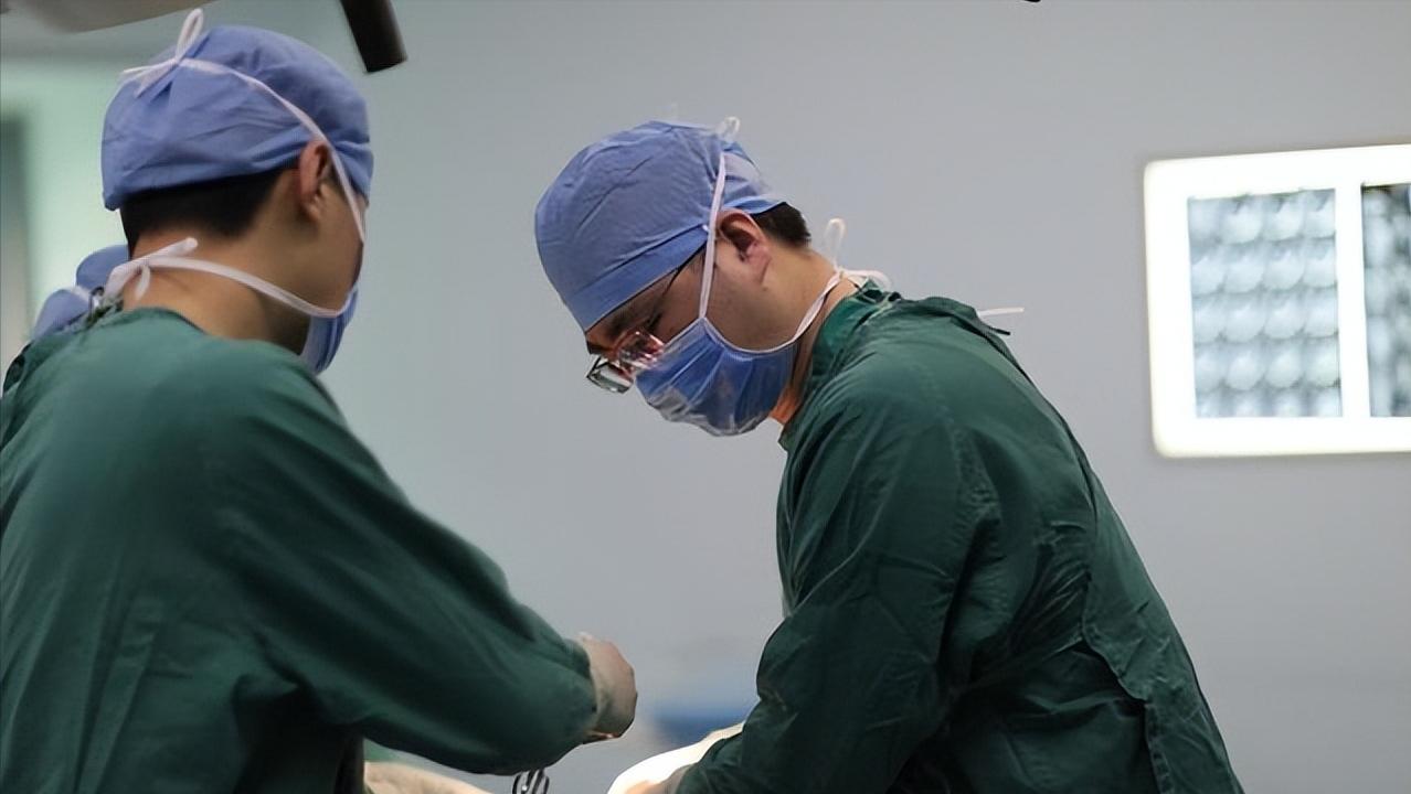 北京一女子为满足丈夫欲望，帮其性侵保姆，称：3人一起生活多美