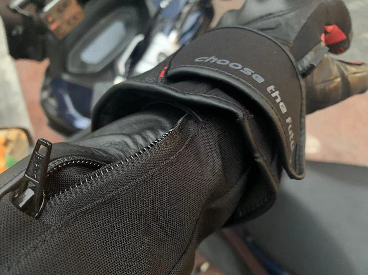 飞儿骑行服对比雷翅骑行服,飞儿黑金骑行服