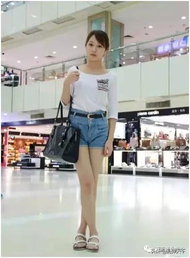 李连杰的前妻黄秋燕的女儿,李连杰现任妻子利智个人简介