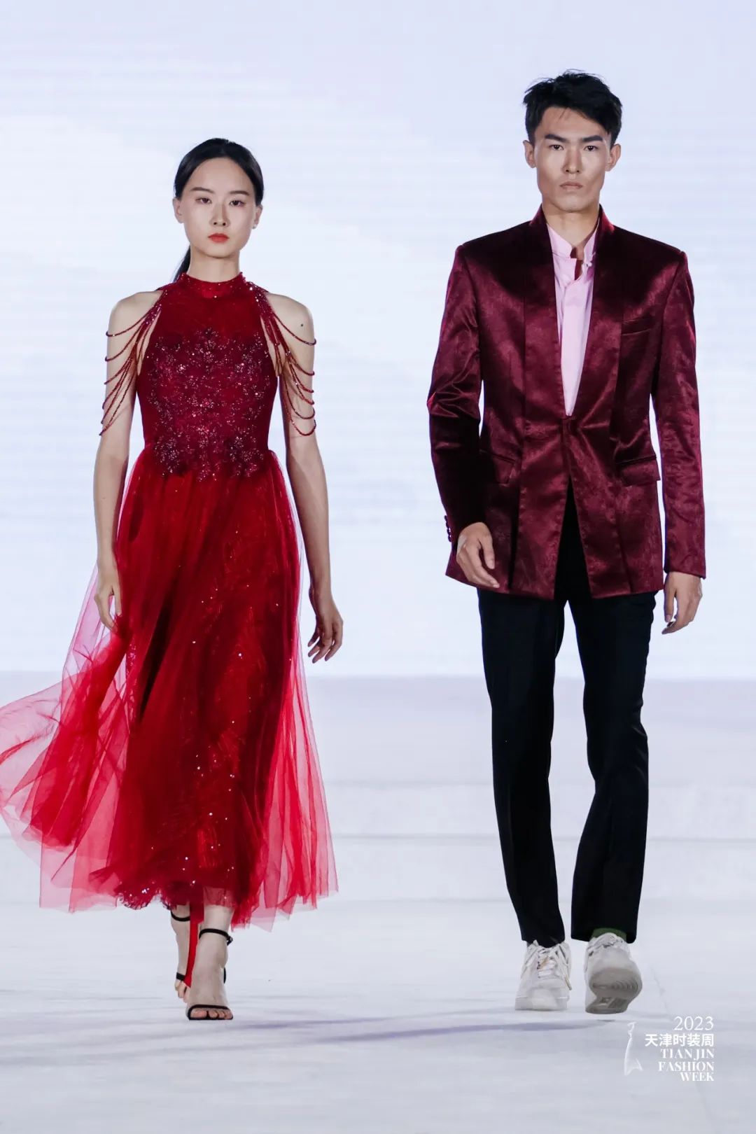 皮尔卡丹把时尚带入中国,皮尔卡丹中国服装展