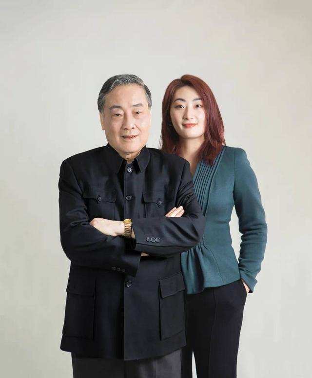 3年前,浙江父女花6亿多元,给员工发红包,还发钻石项链,为啥