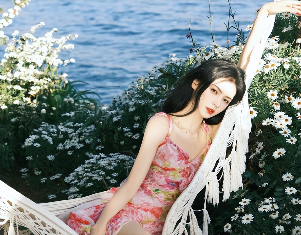 王思聪携四位女友高调逛街,王思聪新女友晒照大秀身材