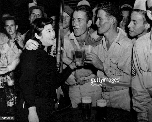 日本*女妓**玛丽，为等到心上人归来，78岁仍靠站街赚钱，受国人敬仰