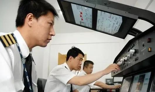 考上飞行员待遇级别,飞行员待遇相当于哪个级别