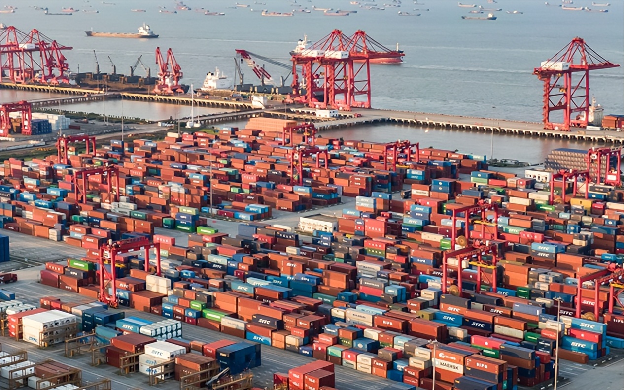 中远海控能给20倍市盈率吗,中远海控股票亏了一半最近能涨吗