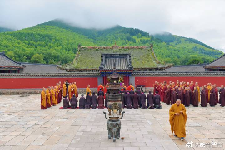 佛教四大名山五台山,五台山自然风景最好的寺院