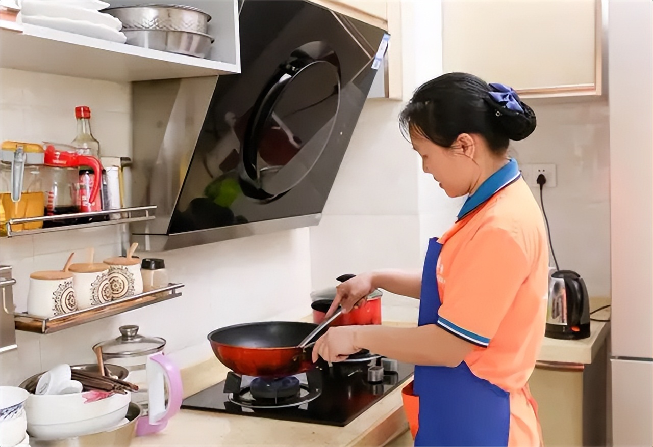 90后海归女孩做住家保姆抖音,海归女当住家保姆5年