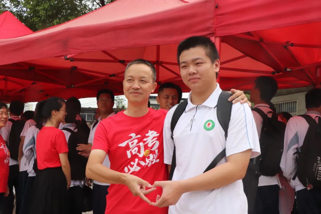 加油吧青年直击高考现场,加油吧少年高考首日现场直击