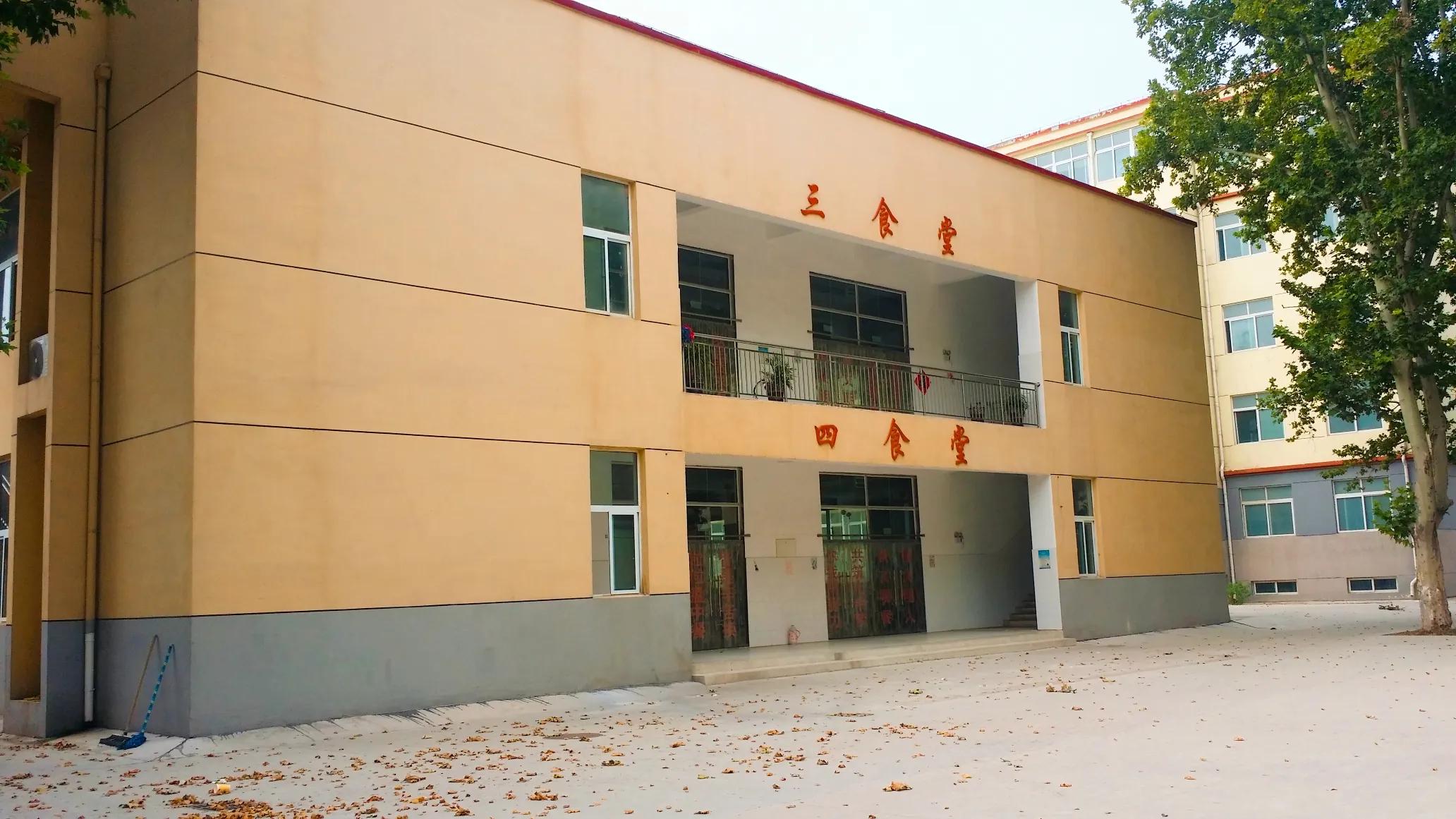 这所中学虽不在主城区，但知名度却悄然攀升