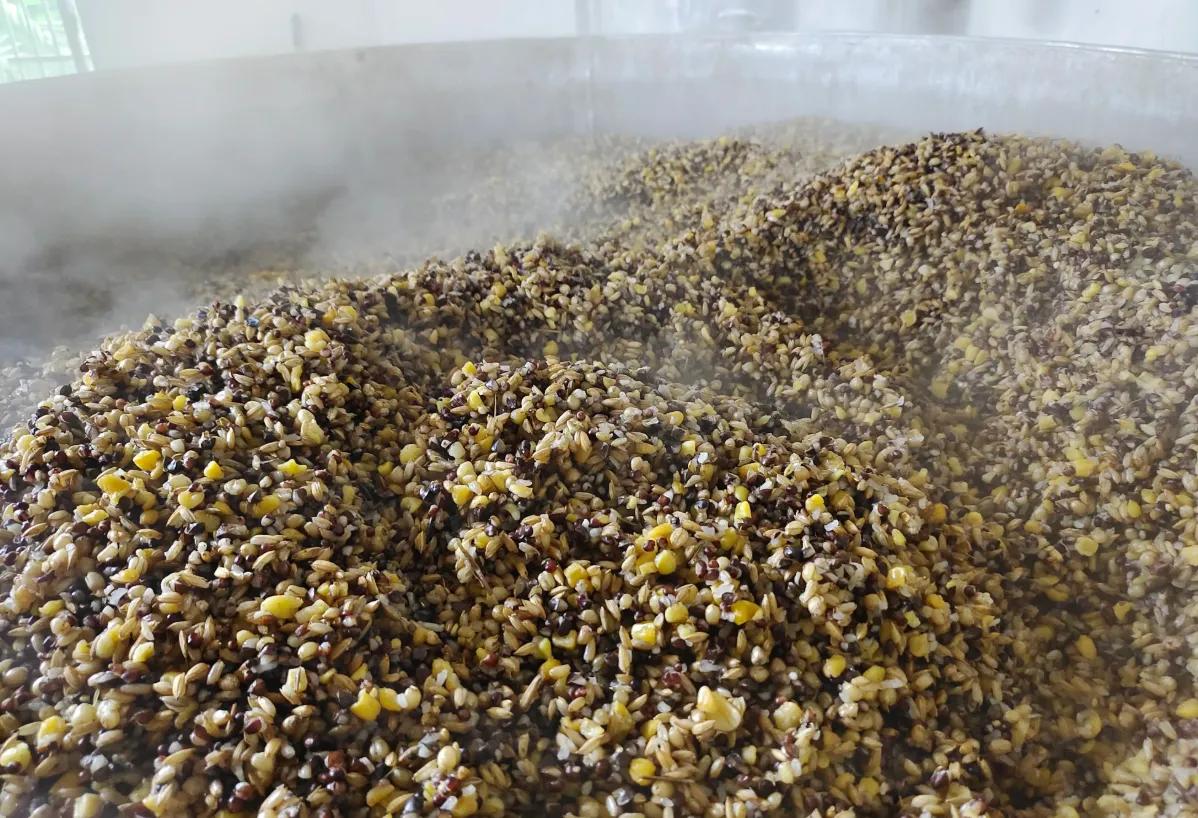 浓香型纯粮食白酒成本是多少,茅台镇的纯粮食酒成本多少钱