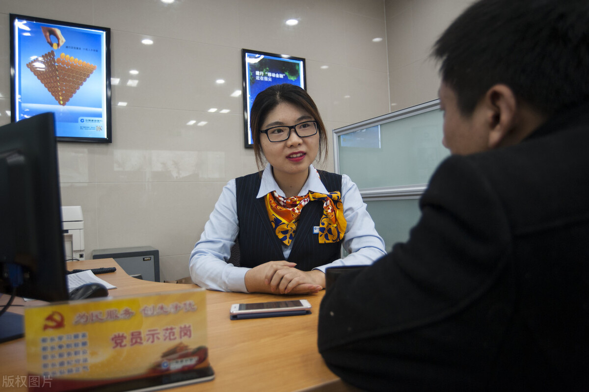 刚毕业研究生进央企总部的工资,工商银行刚入职大学生工资待遇