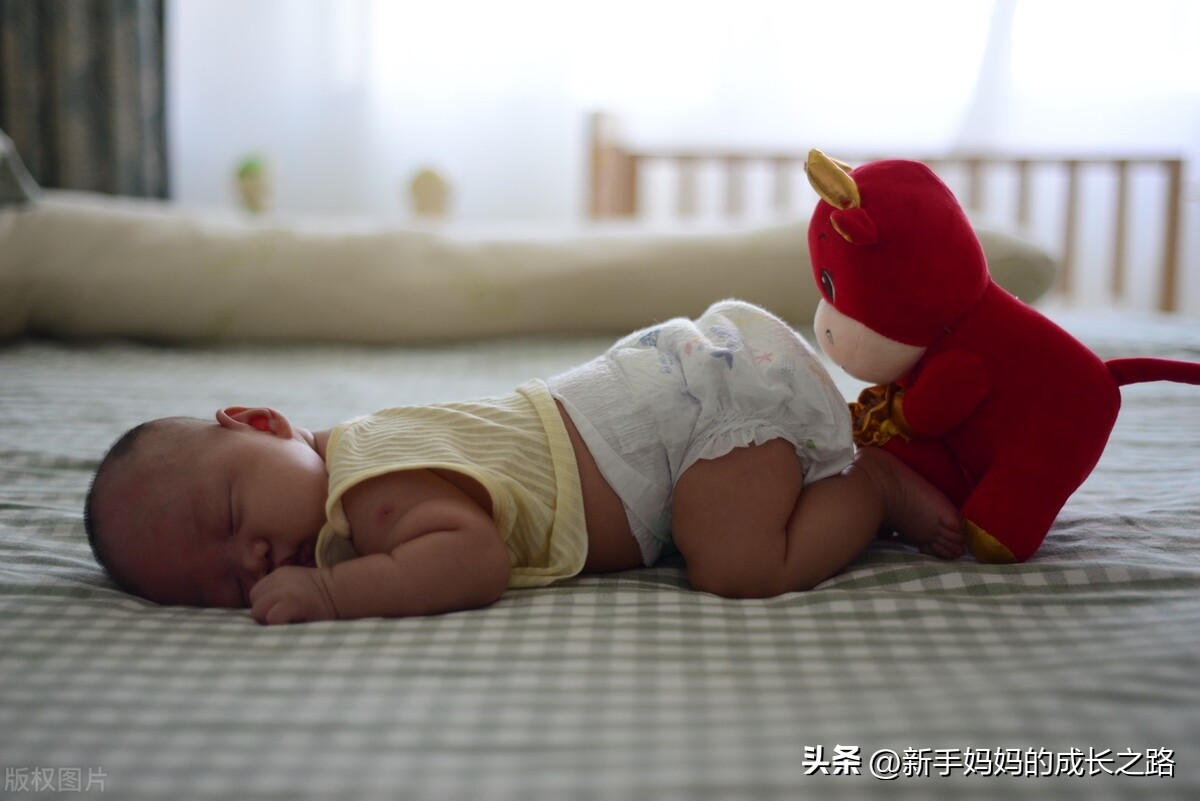 新生儿趴着睡有什么好处和坏处,孩子趴着睡有什么好处和害处吗